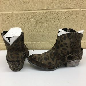 Circle G Leopard Booties